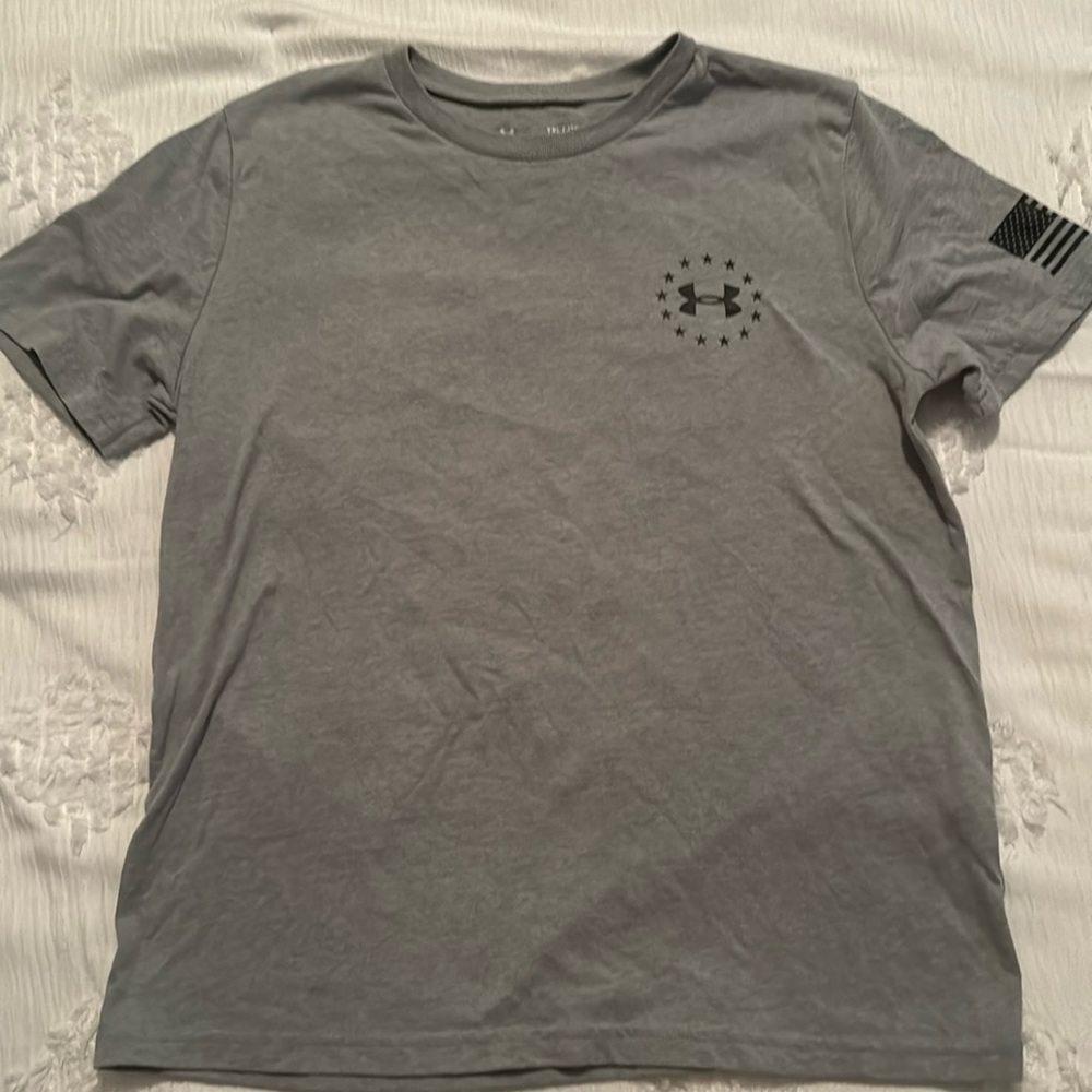 Under Armour Boys Size Youth XL Short Sleeve Shirt